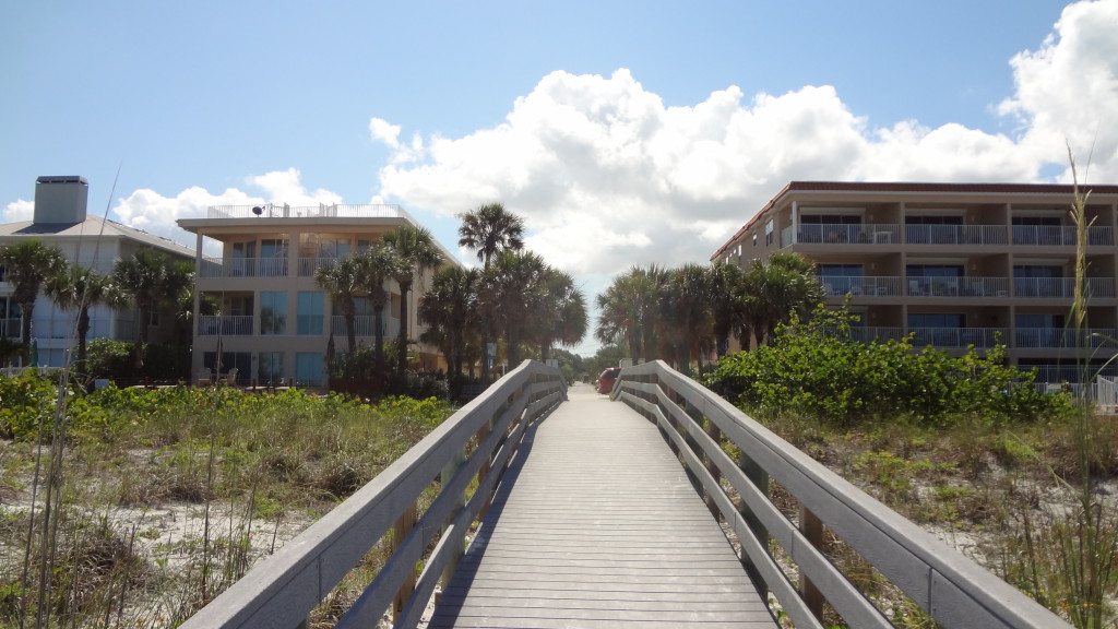 20thAveBeachAccessWalkwayAwayFromBeach01